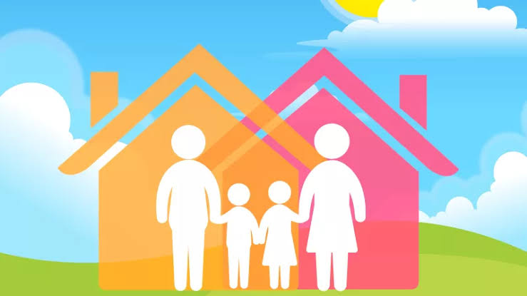 Guarda compartilhada representada em desenho familiar com pais em diferentes casas