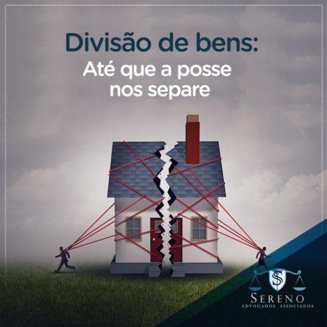Divisão de bens representada por casal levando metade de uma casa