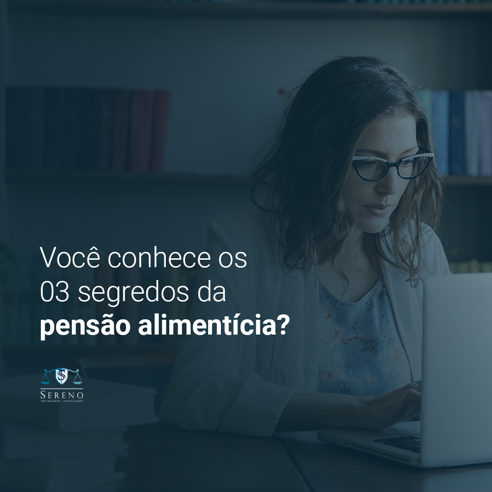 Executiva pesquisando sobre pensão alimentícia